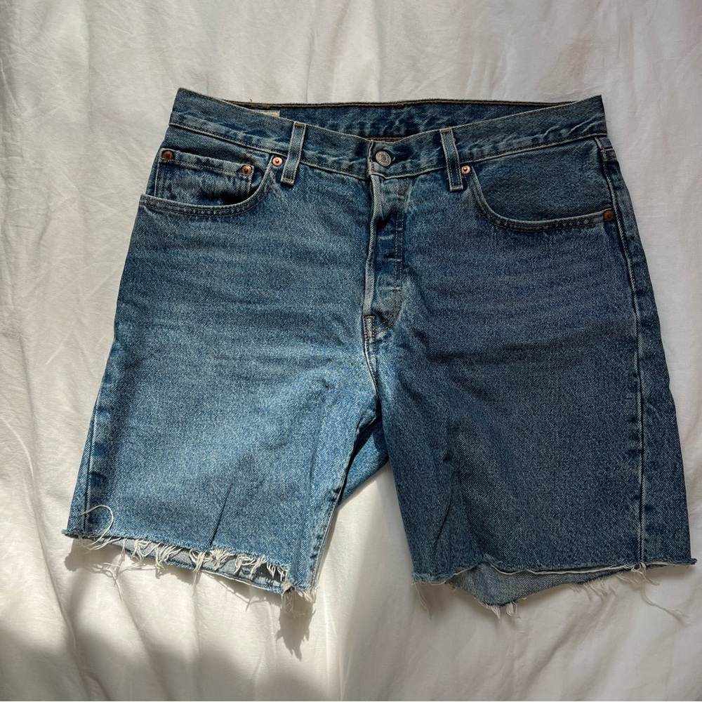 Levi’s Shorts - Picture 2 of 4